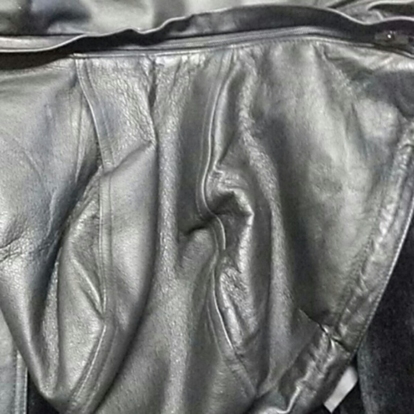 Leather jacket like new has detachable liner and h - Picture 5 of 7